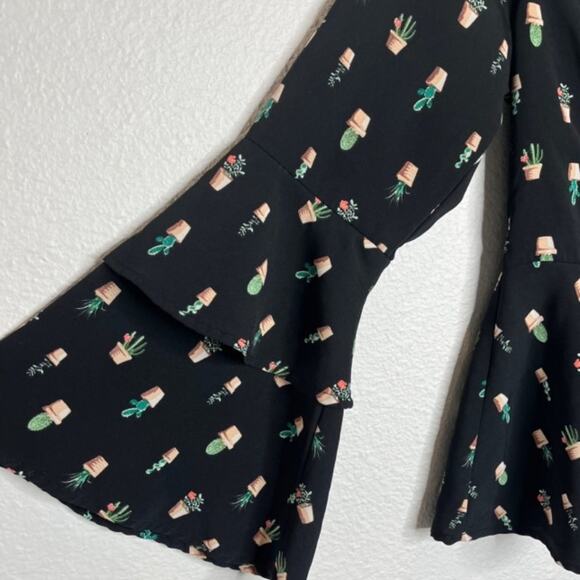 Blue Rain Small Black Ruffle Cactus Flowy Tie Wrap Blouse - Picture 3 of 13